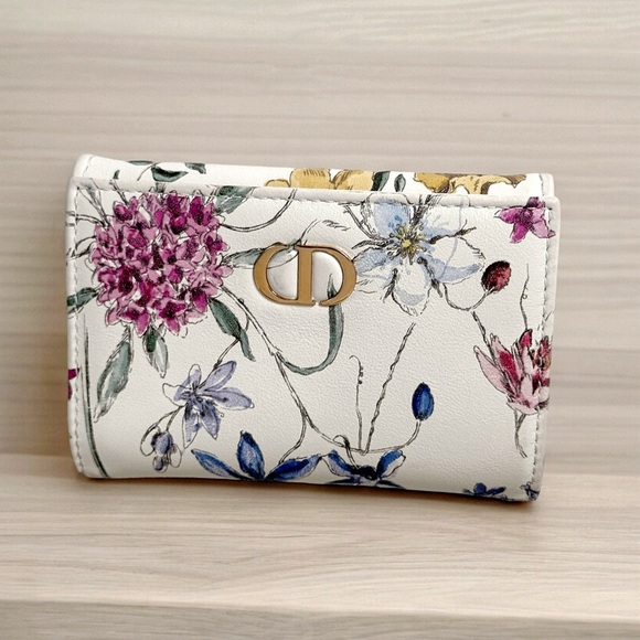 Christian Dior Caro 4 Saisons Hiver Printed White Calfskin Bi-Fold Small Wallet - Picture 2 of 11